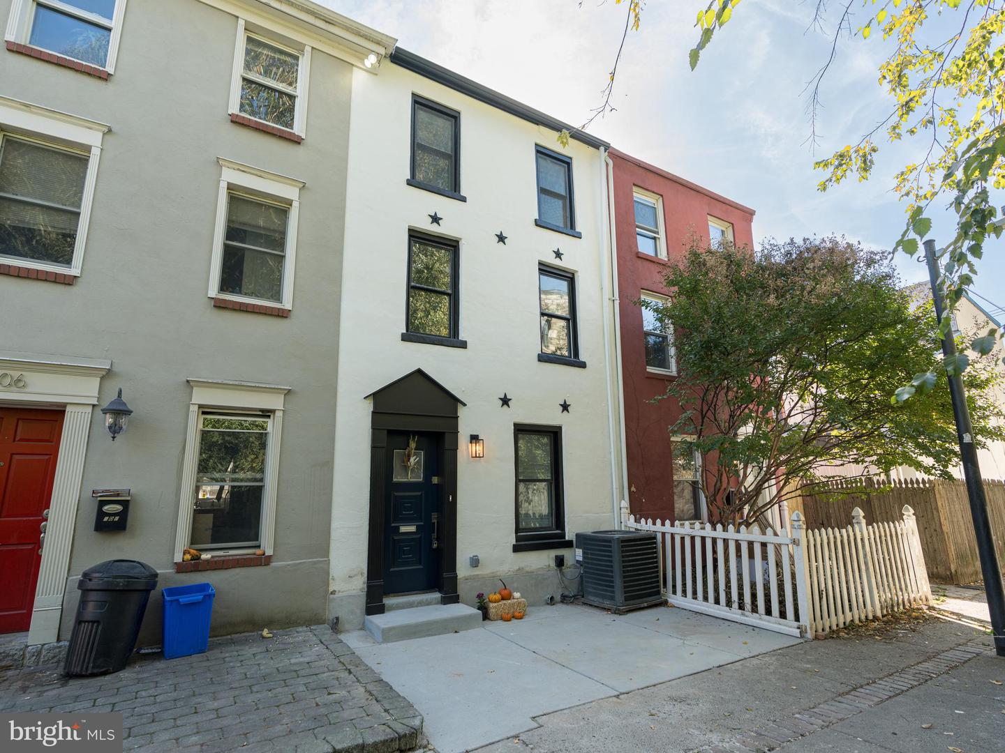704 MILLER ST Property Photo 1