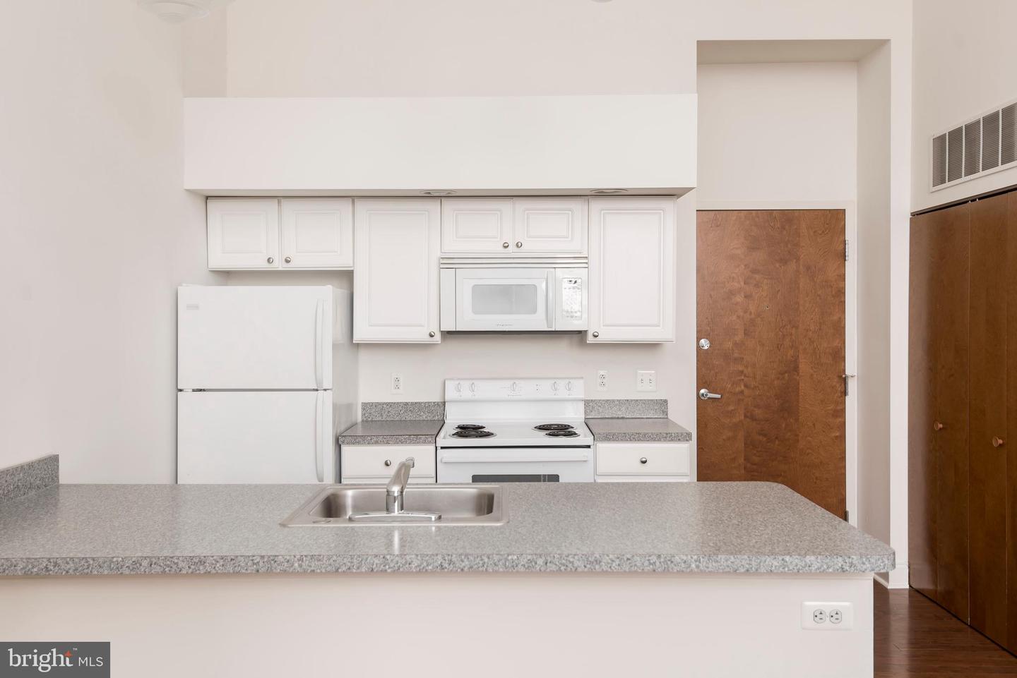 1825 SPRUCE ST #2F Property Photo 1