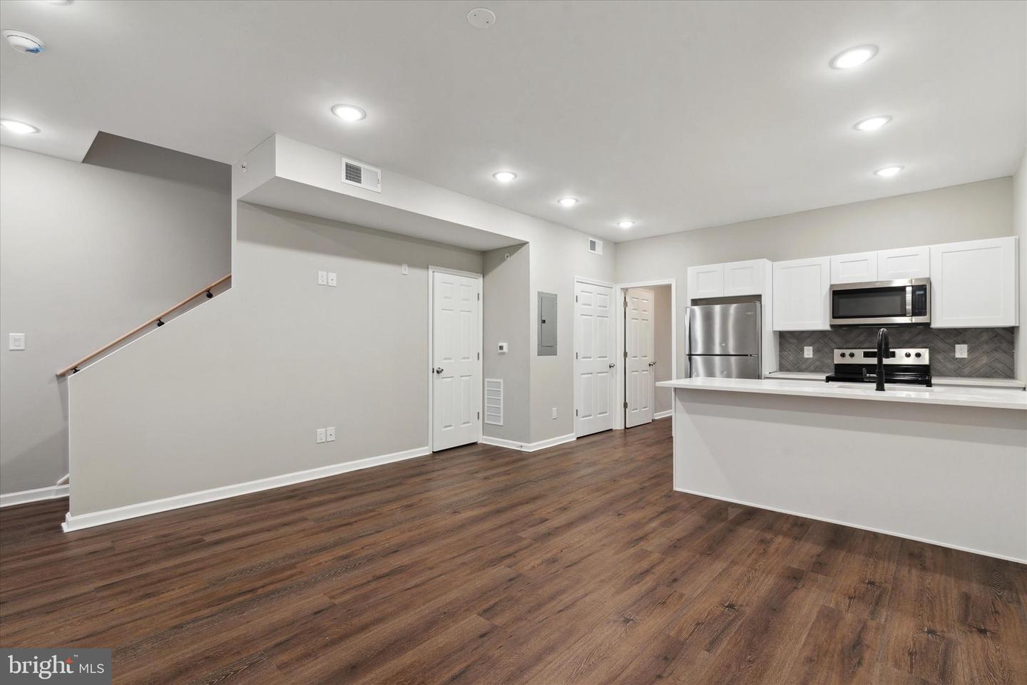 1230 N Marshall St #3r Property Photo 2
