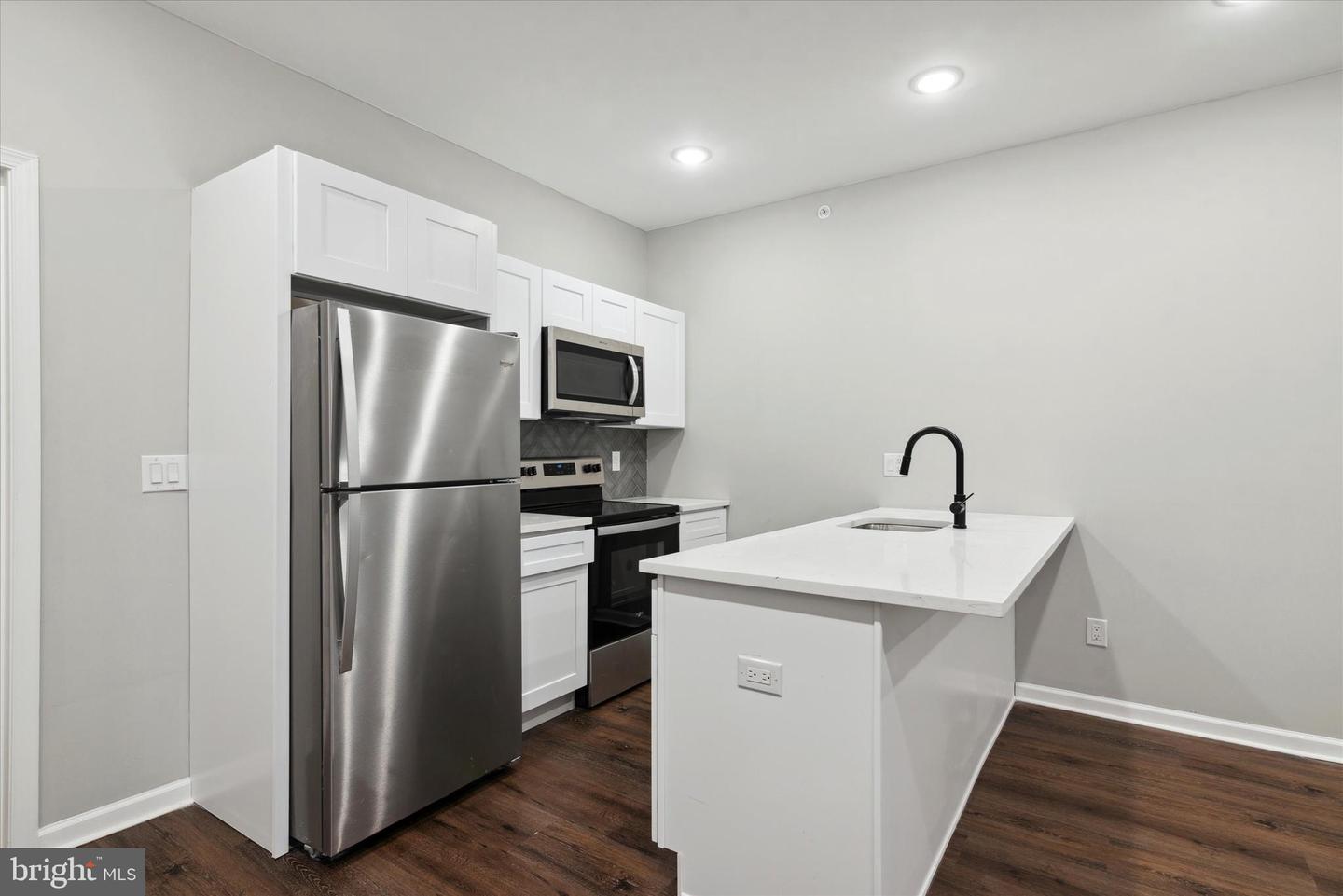 1230 N Marshall St #3r Property Photo 4