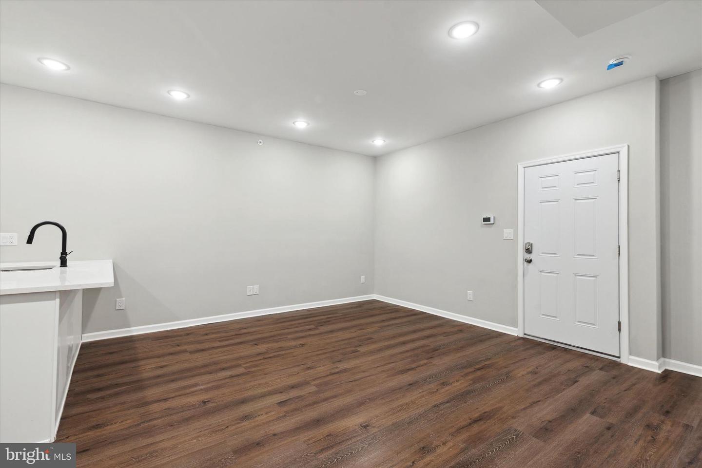 1230 N Marshall St #3r Property Photo 5