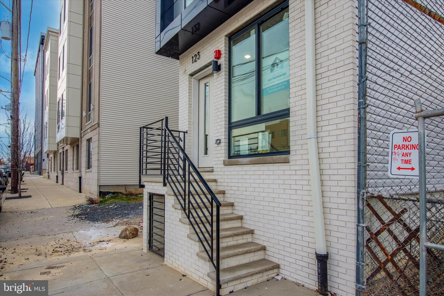 1230 N Marshall St #3r Property Photo 12