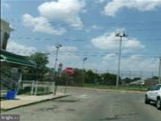 5757 N Beechwood St Property Photo 3