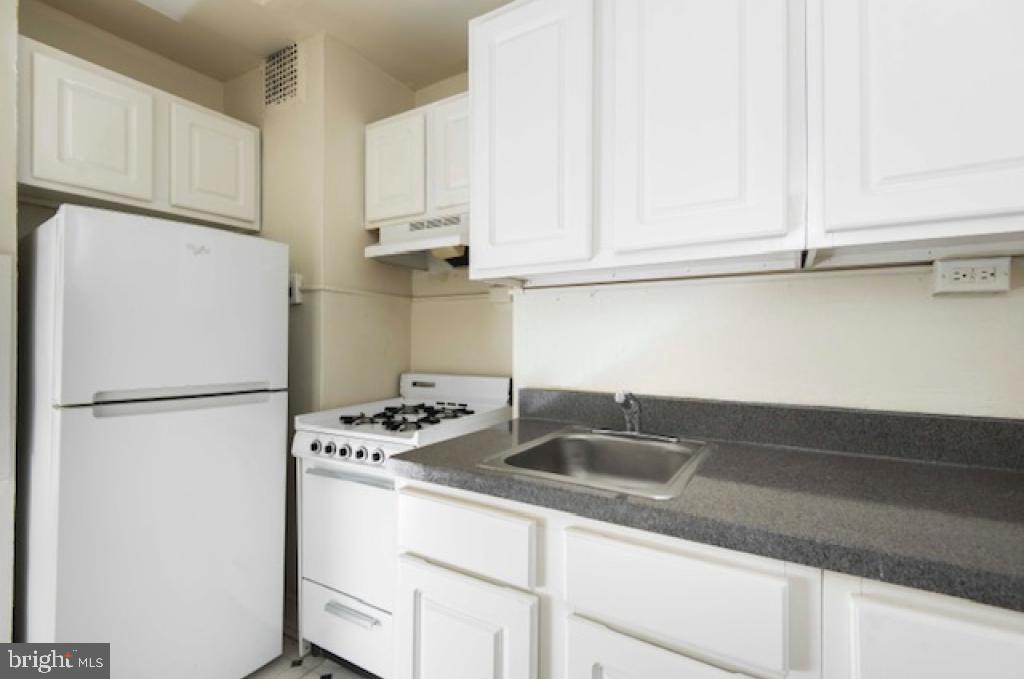 2100-2 Walnut St #10c Property Photo 28