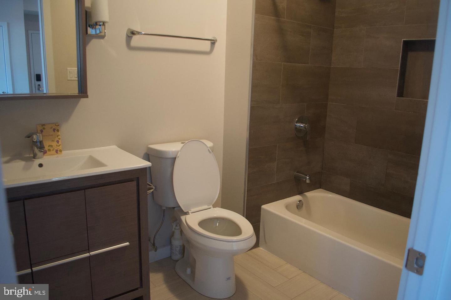 938 New Market St #303 Property Photo 10