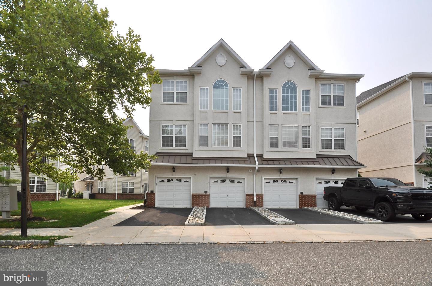 3201 Capri Dr Property Photo 1