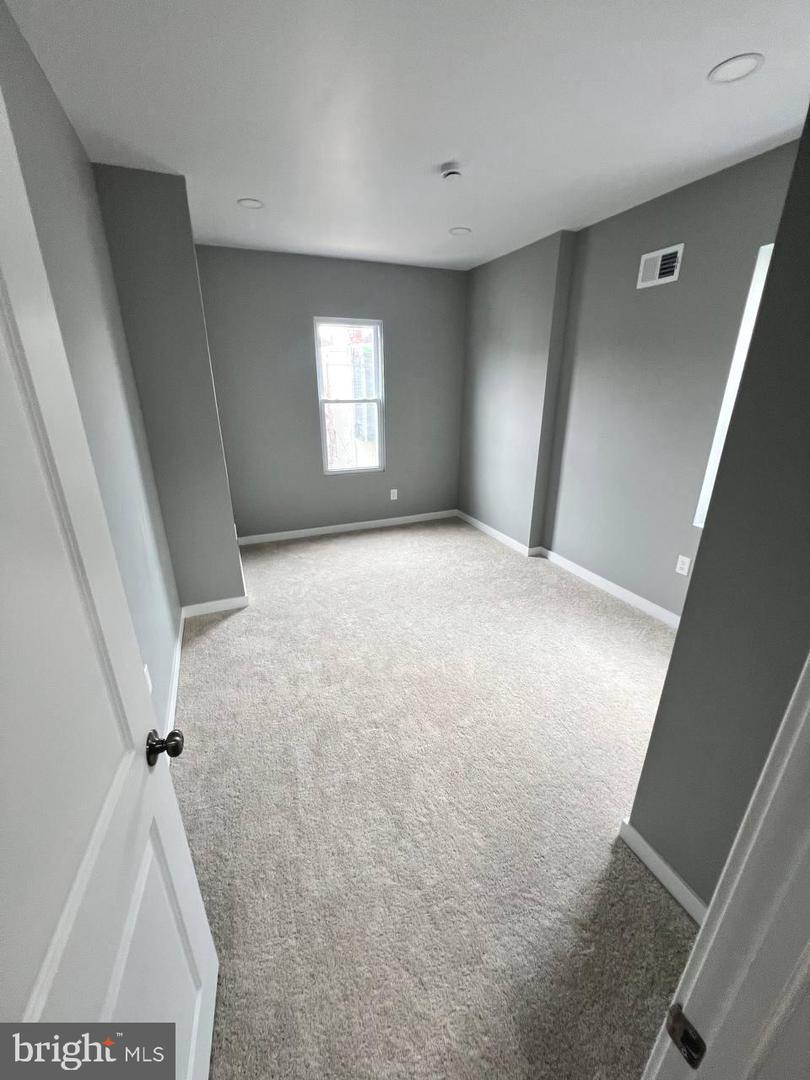 4621 N Camac St Property Photo 7