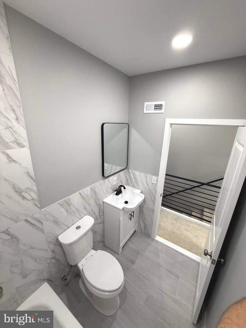 4621 N Camac St Property Photo 9