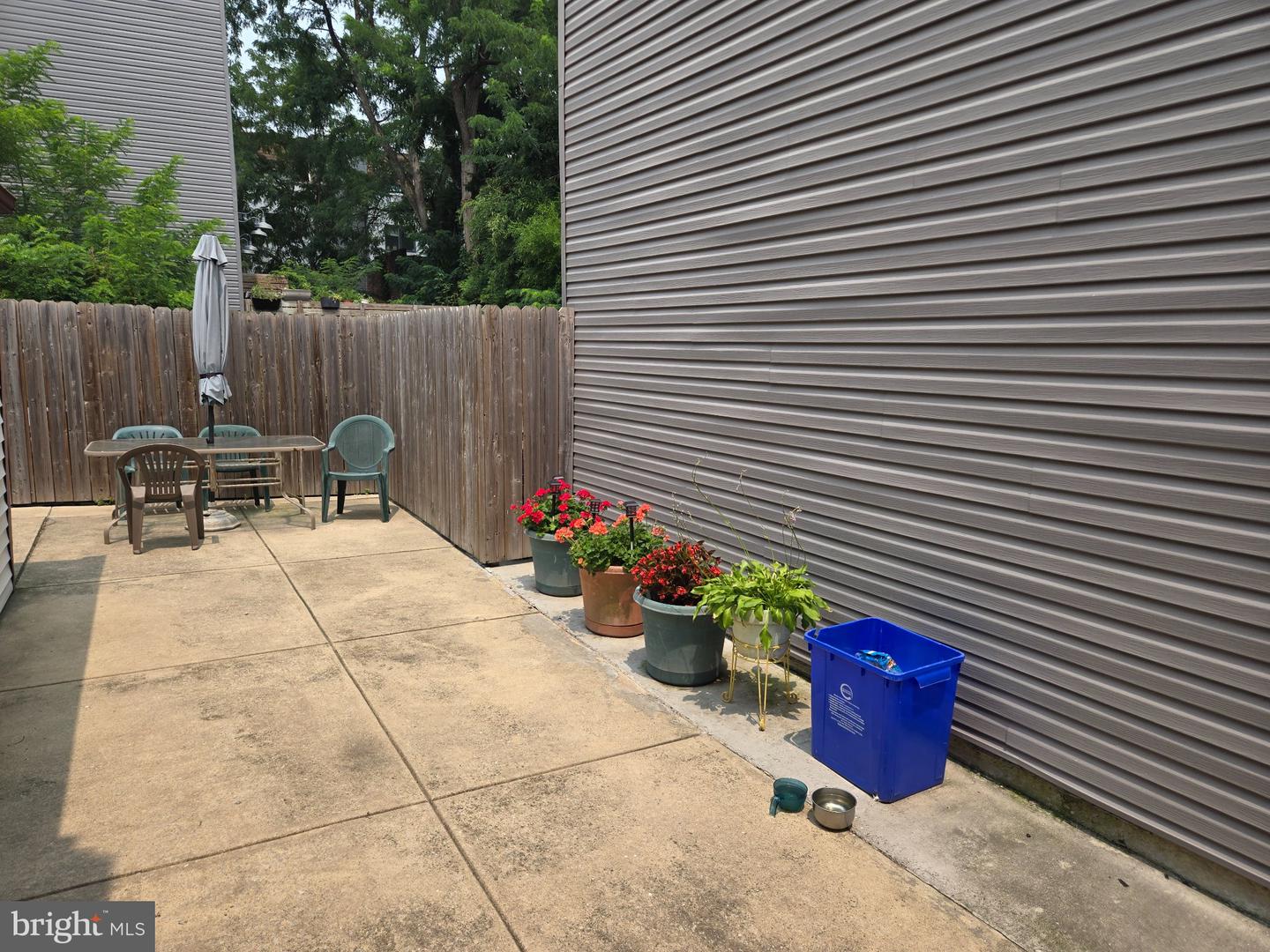 437 E Wildey St Property Photo 6