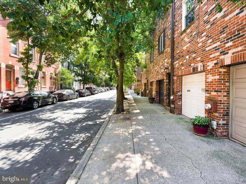 1718 BAINBRIDGE ST #A Property Photo 1