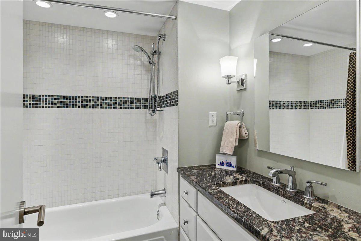 1326-42 Spruce St #1101 Property Photo 16