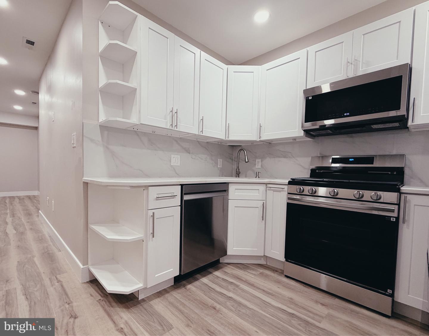 2720 W THOMPSON ST #UNIT E Property Photo 1