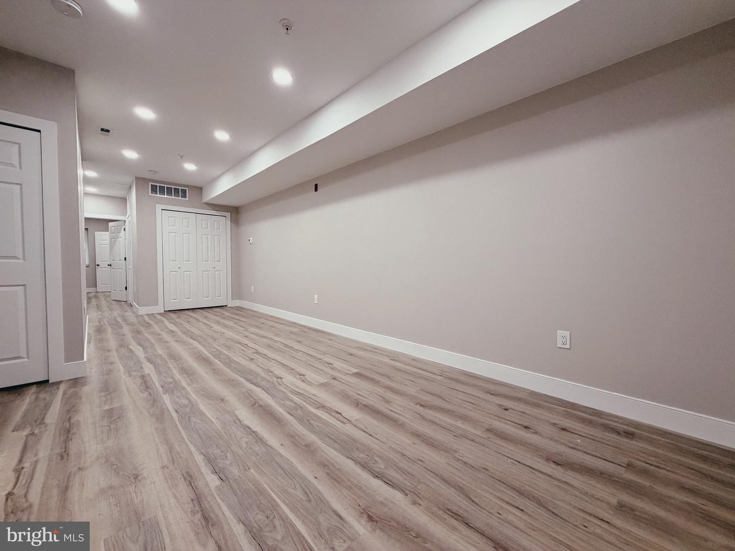 2720 W Thompson St #unit E Property Photo 2