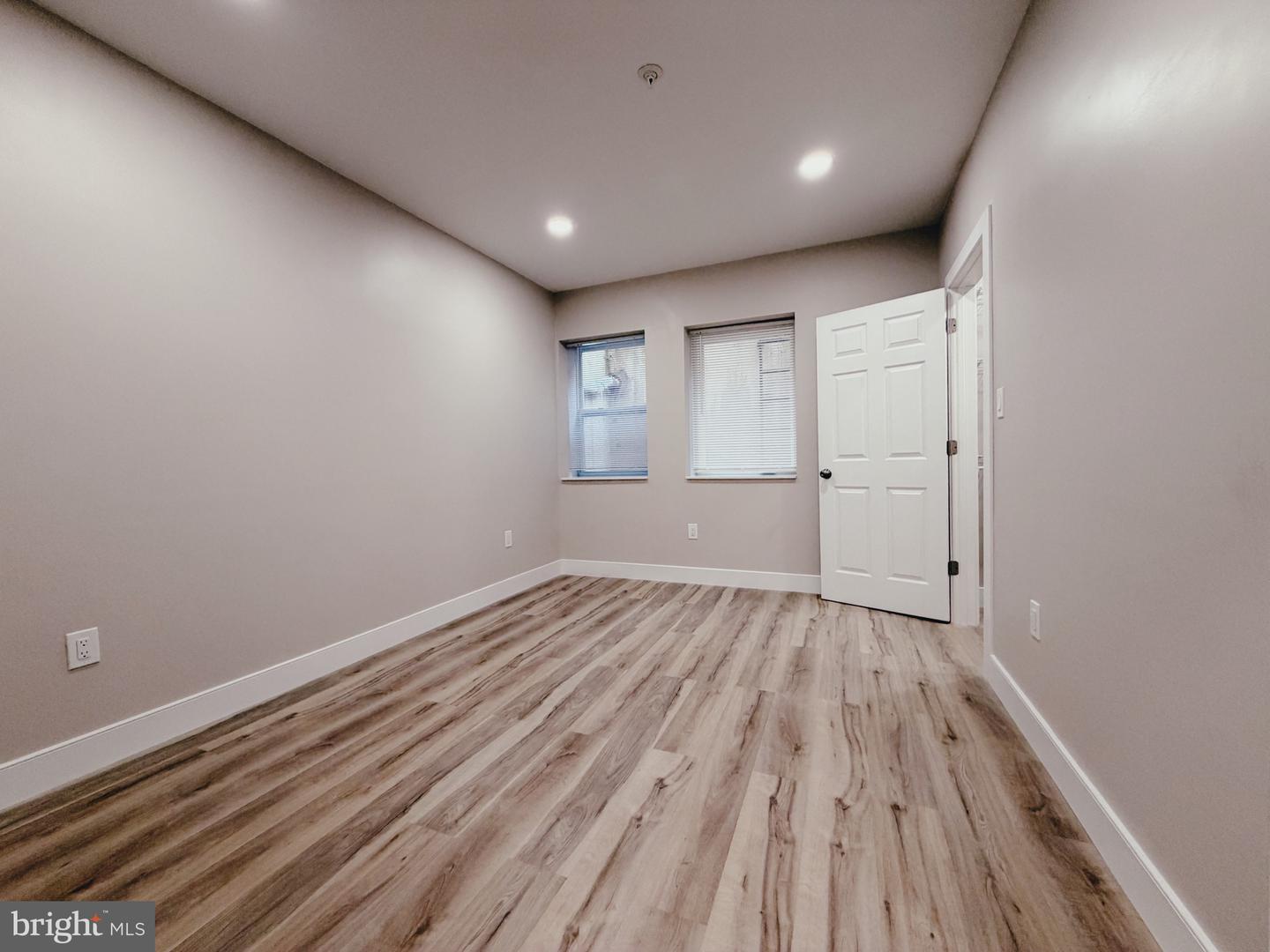 2720 W Thompson St #unit E Property Photo 4