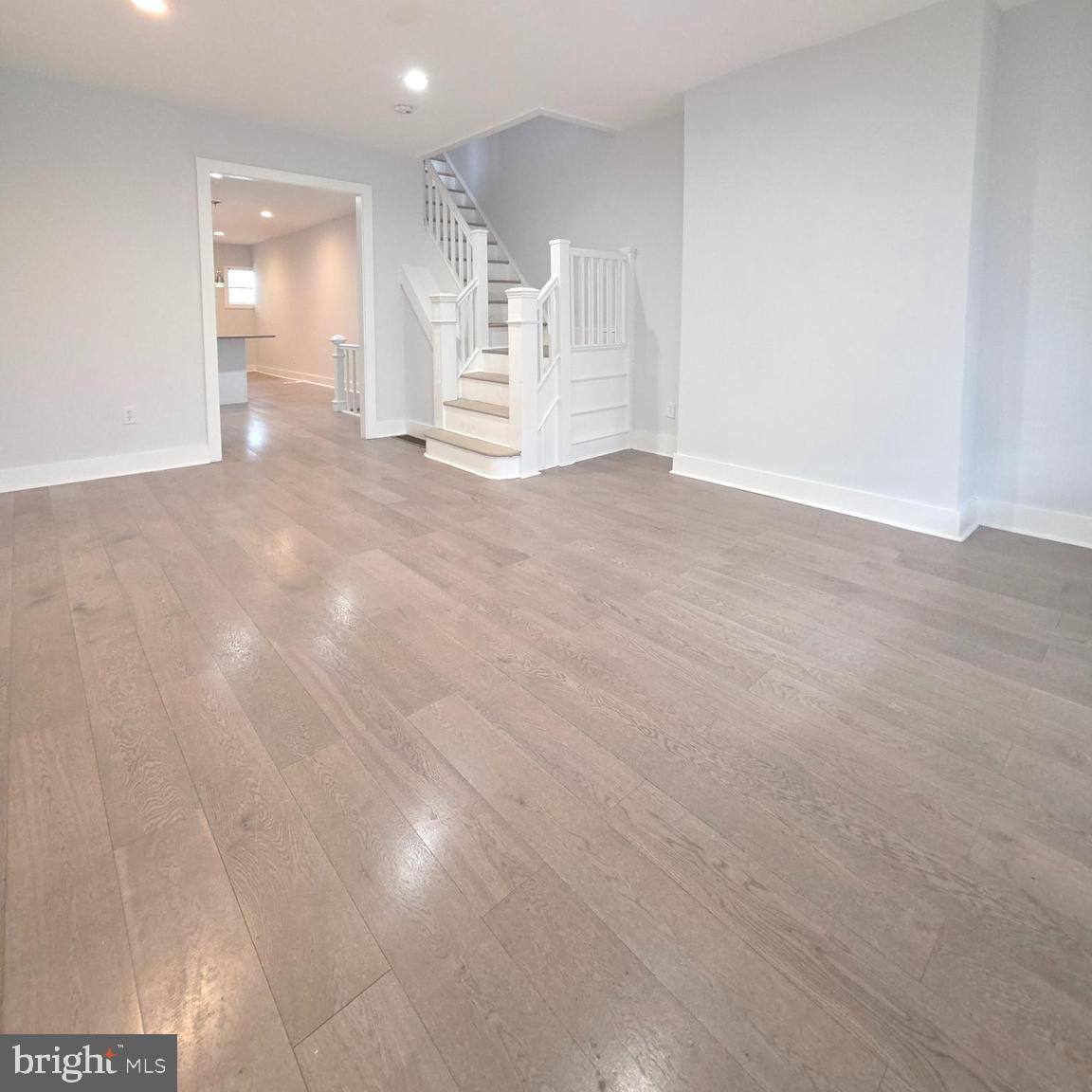 5515 CATHARINE ST Property Photo 1