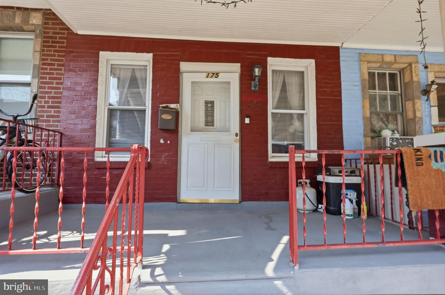 175 W Luray St Property Photo 5