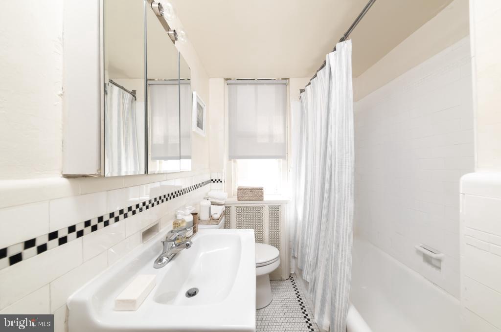 2100-2 Walnut St #14i Property Photo 6
