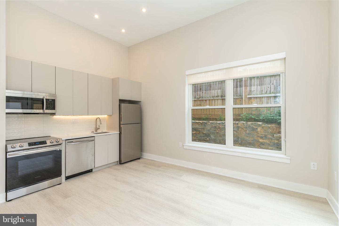 1533-1535 RIDGE AVE #105 Property Photo 1
