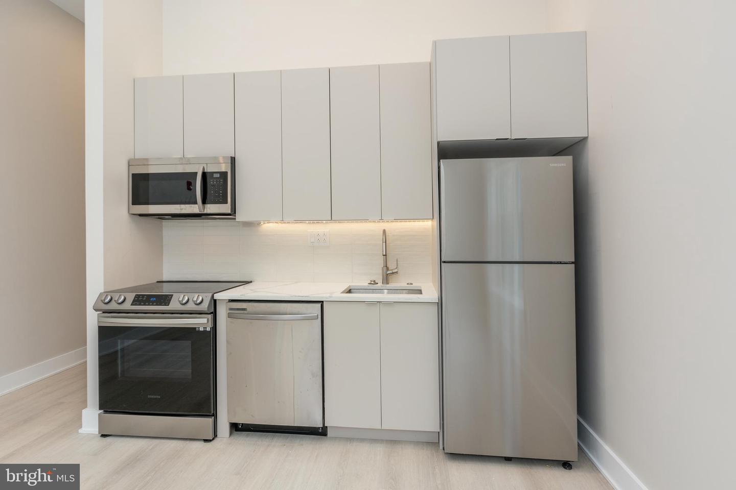 1533-1535 Ridge Ave #105 Property Photo 2