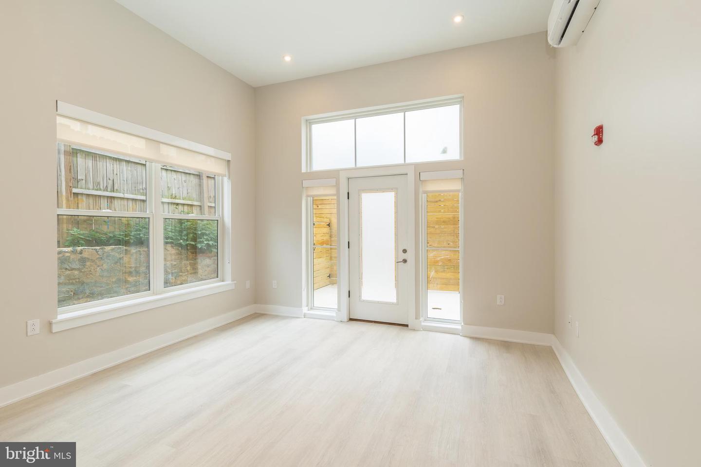 1533-1535 Ridge Ave #105 Property Photo 3