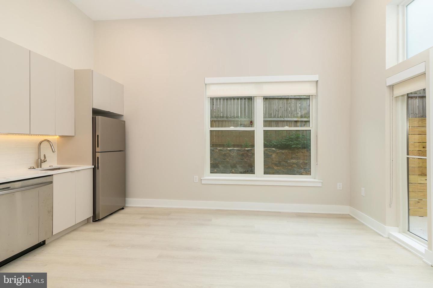 1533-1535 Ridge Ave #105 Property Photo 4