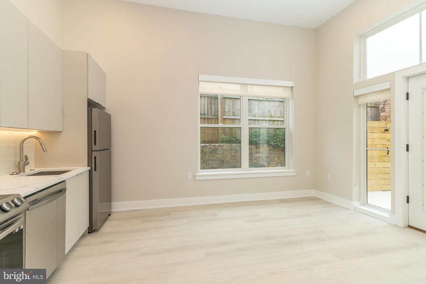 1533-1535 Ridge Ave #105 Property Photo 5