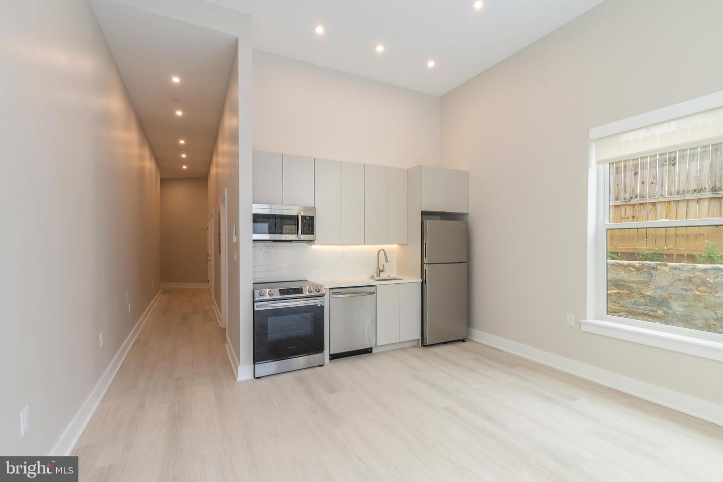 1533-1535 Ridge Ave #105 Property Photo 6