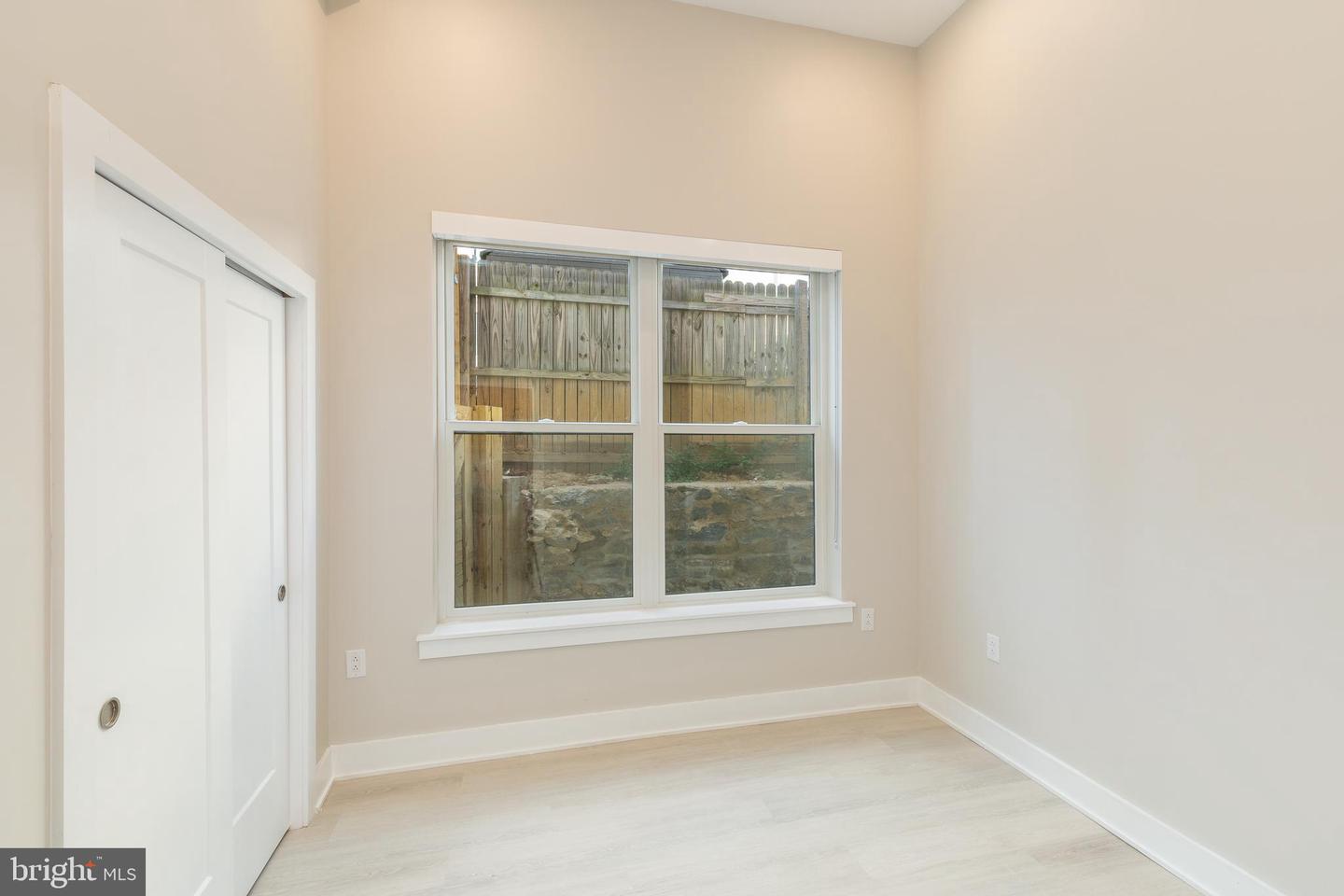 1533-1535 Ridge Ave #105 Property Photo 8