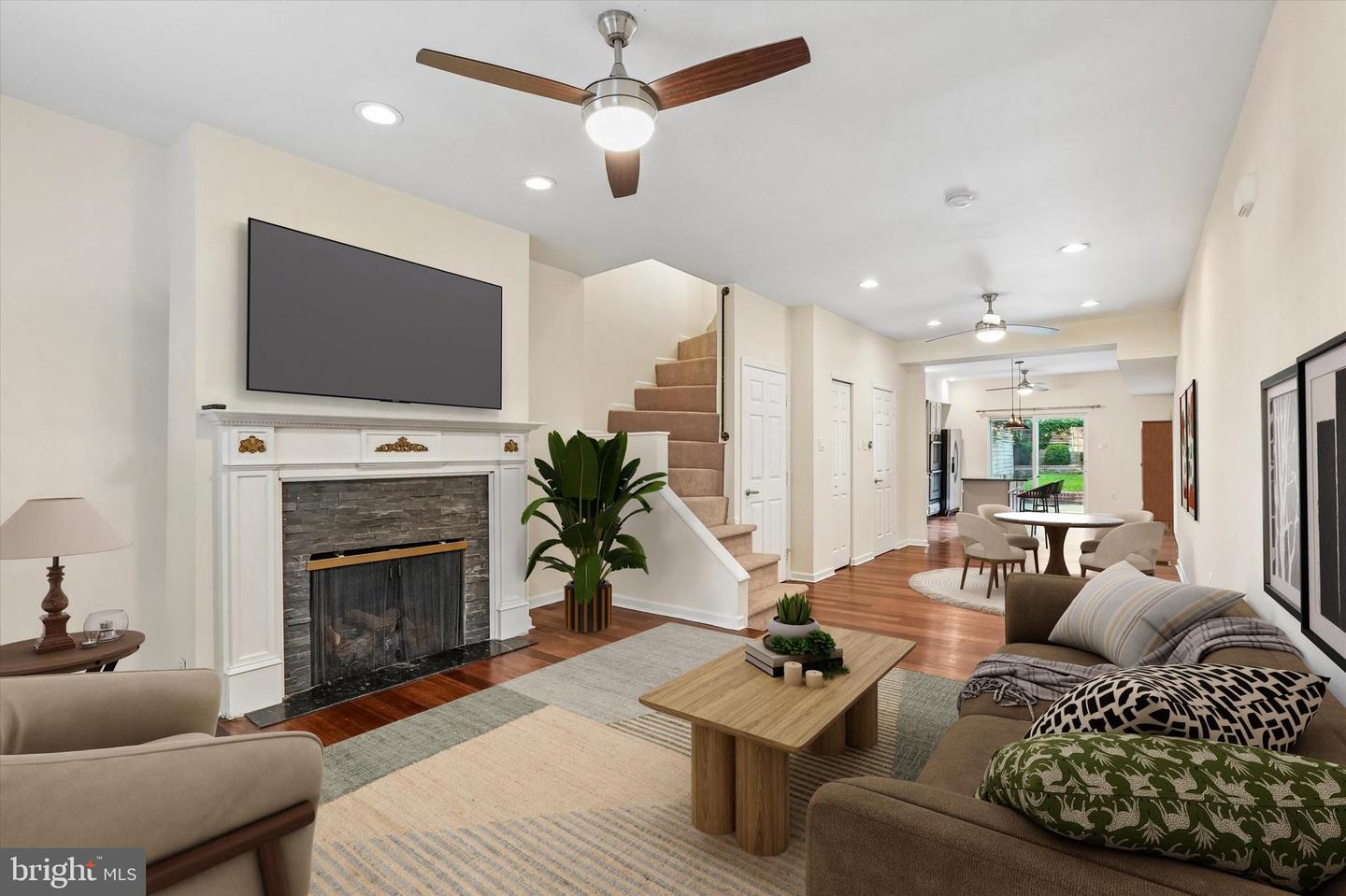 1232 Crease St Property Photo 1
