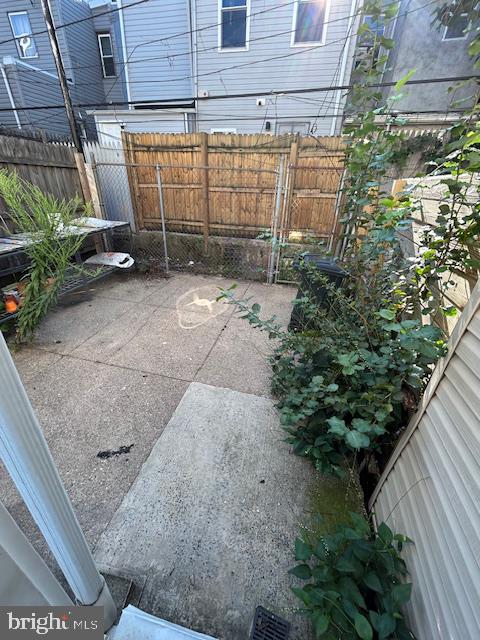 1405 N Dover St Property Photo 11