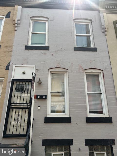 1405 N Dover St Property Photo 1