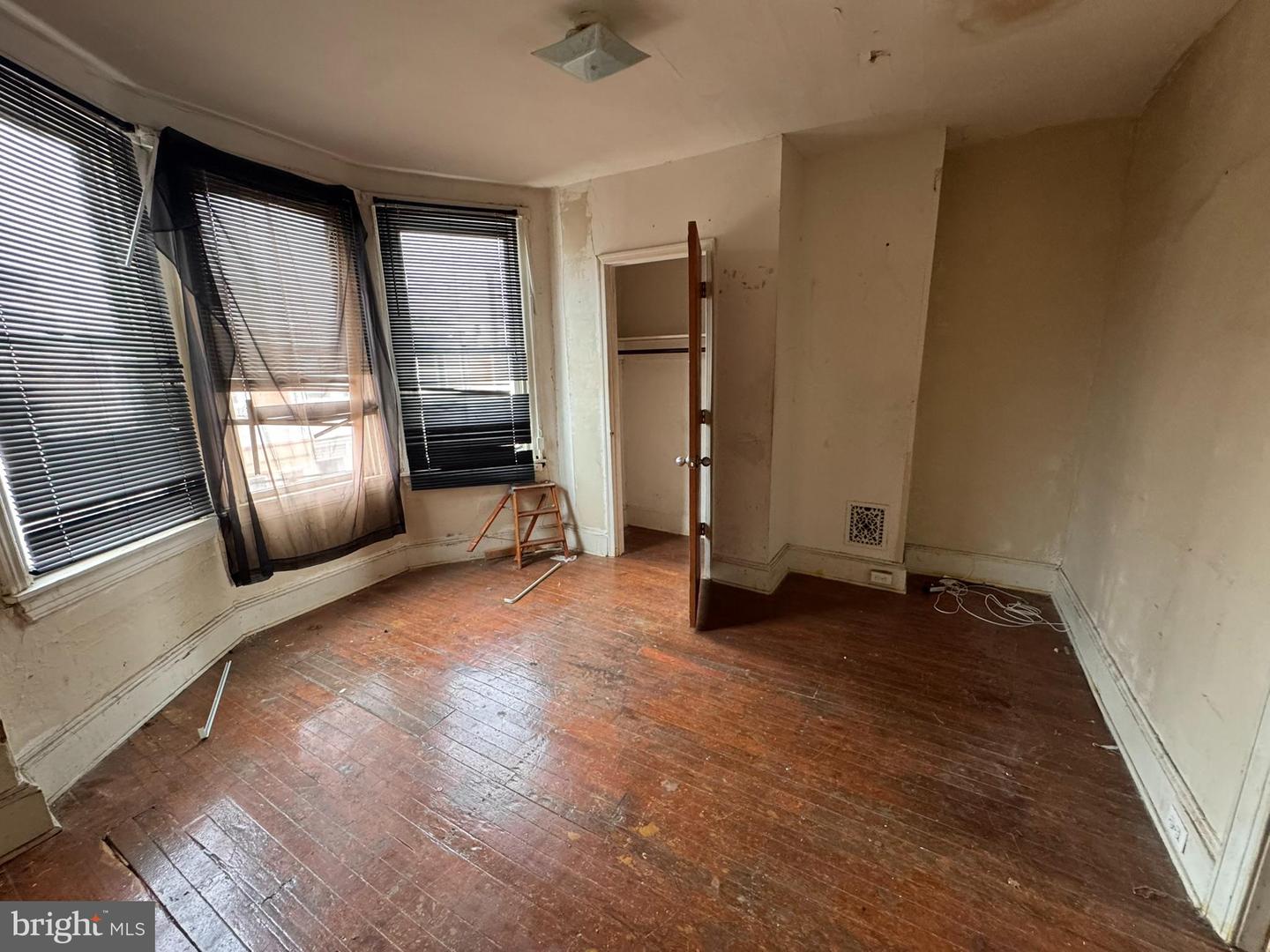 5540 Linmore Ave Property Photo 13