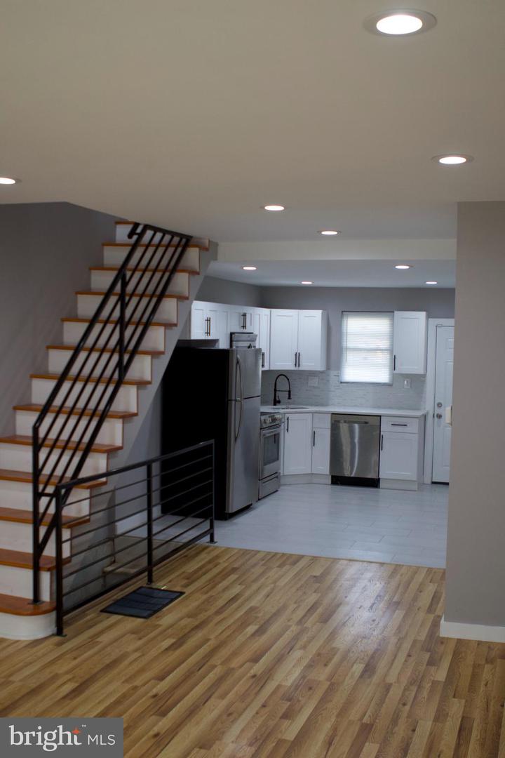 47 N Redfield St Property Photo 2