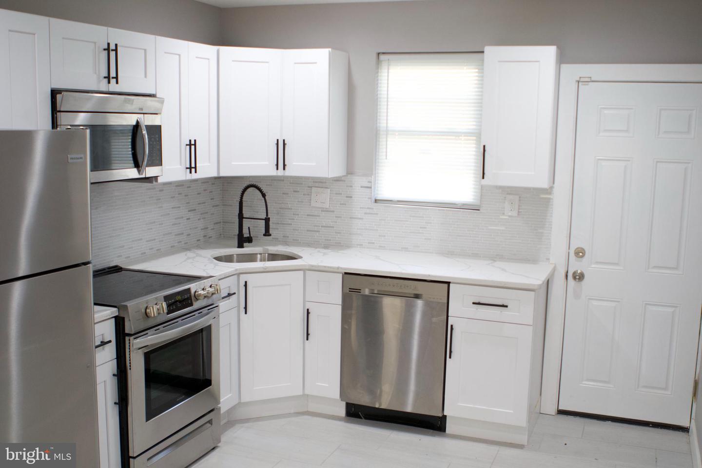 47 N Redfield St Property Photo 4