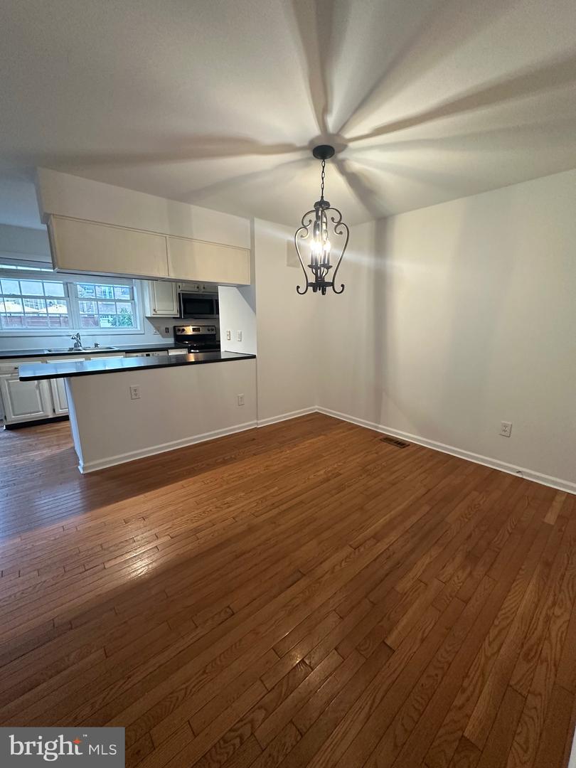 406 Brown St Property Photo 5