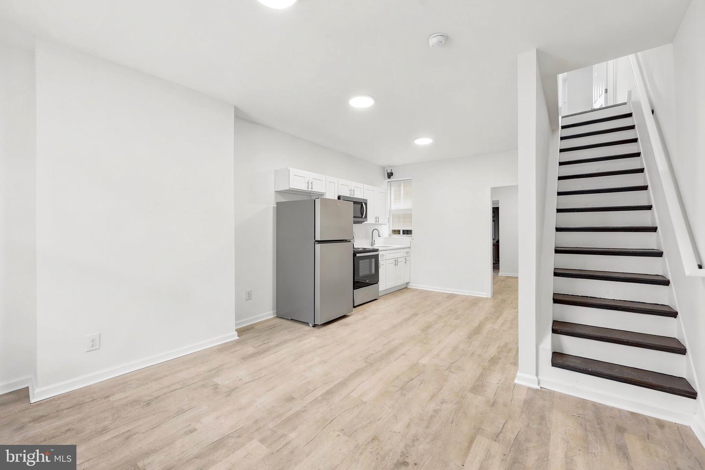2821 N STILLMAN ST Property Photo 1