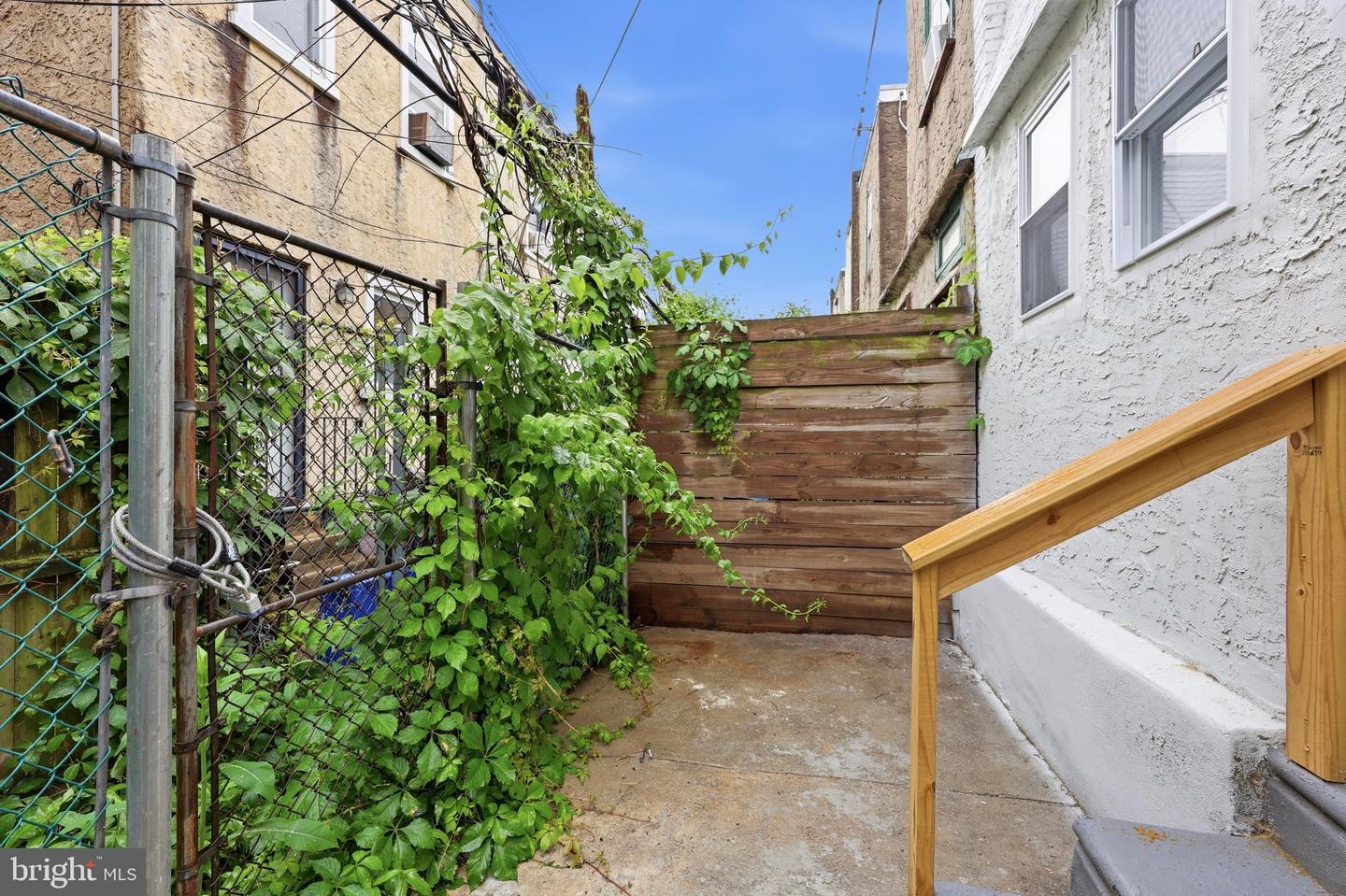 2821 N Stillman St Property Photo 7