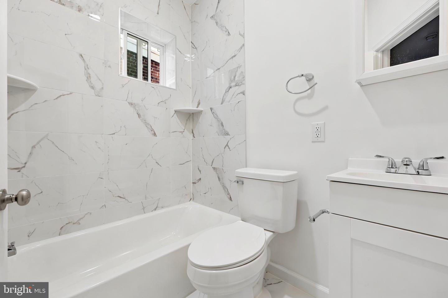 2821 N Stillman St Property Photo 11