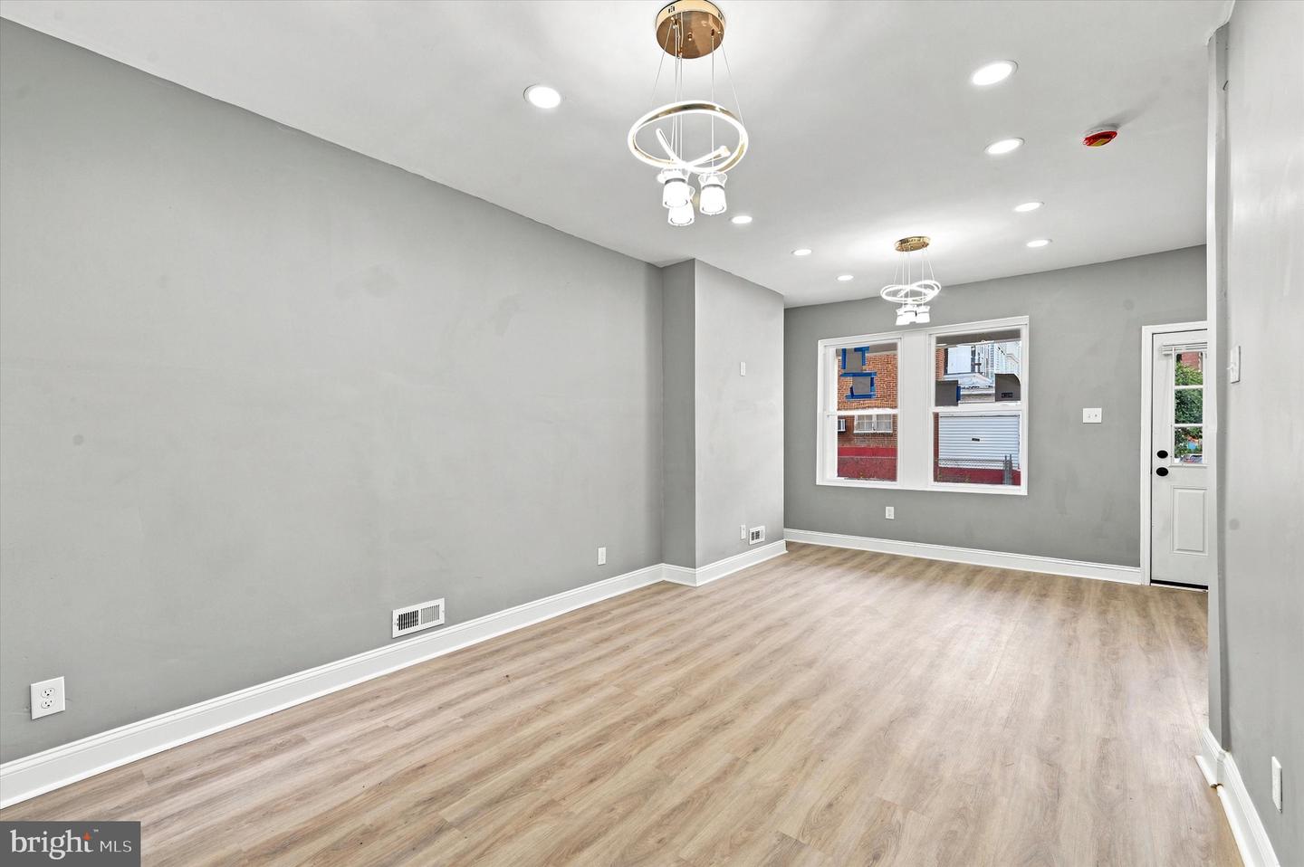 5539 Regent St Property Photo 6