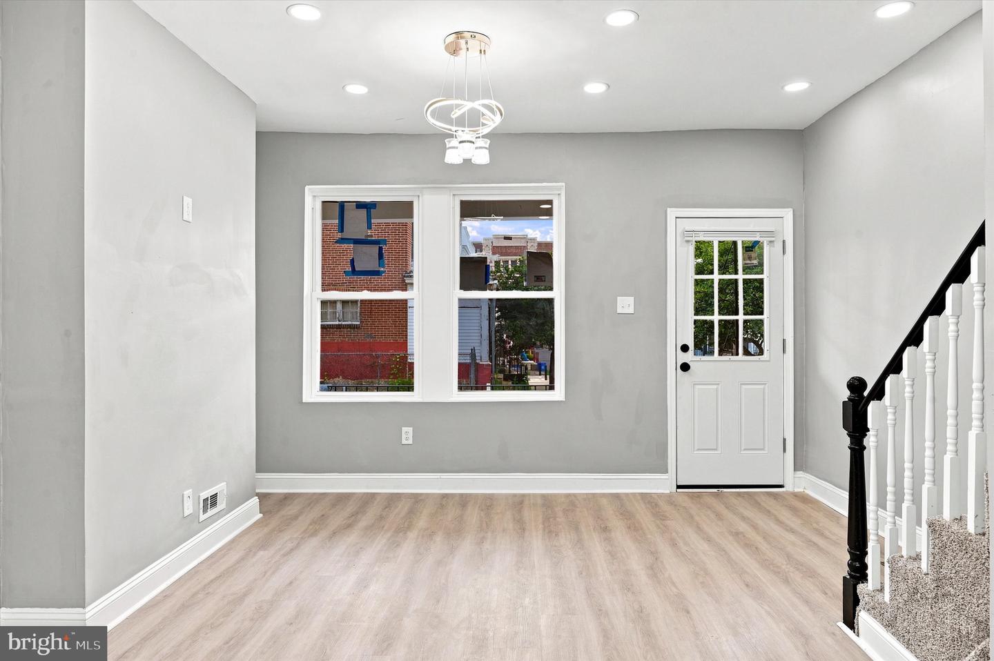 5539 Regent St Property Photo 8