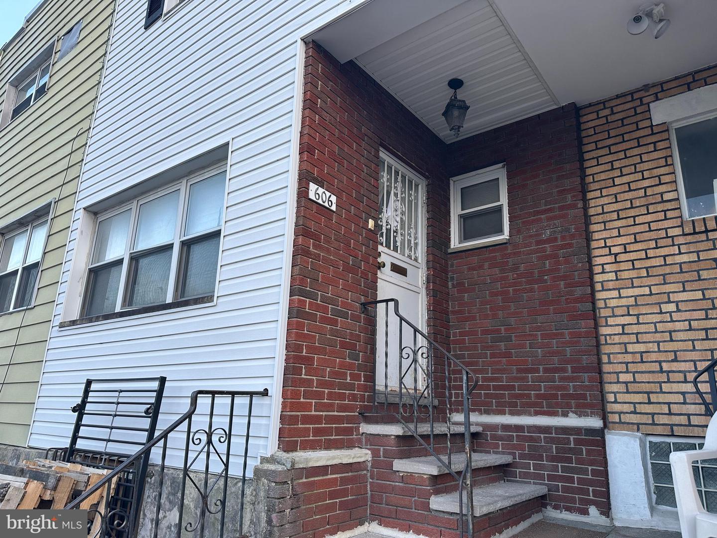 606 Johnston St Property Photo 3