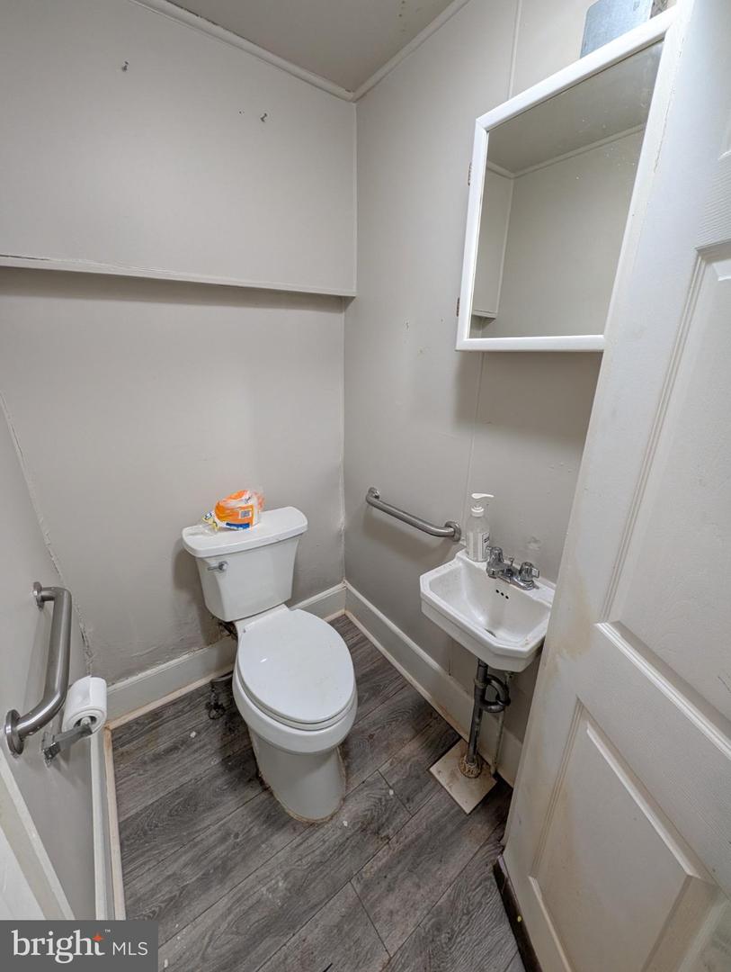 6321 Germantown Ave Property Photo 6
