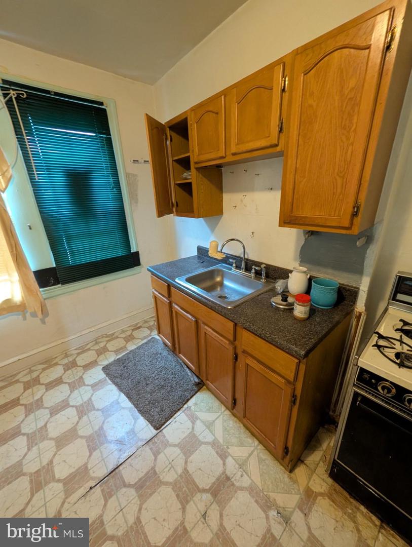 6321 Germantown Ave Property Photo 11