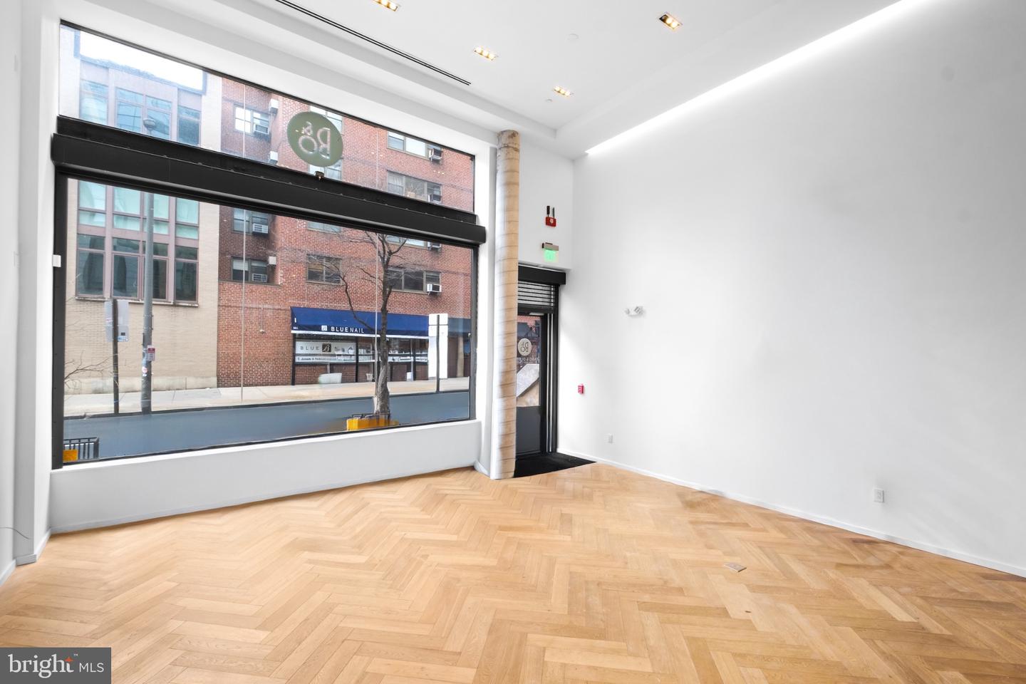 2108 Walnut St #retail Property Photo 4