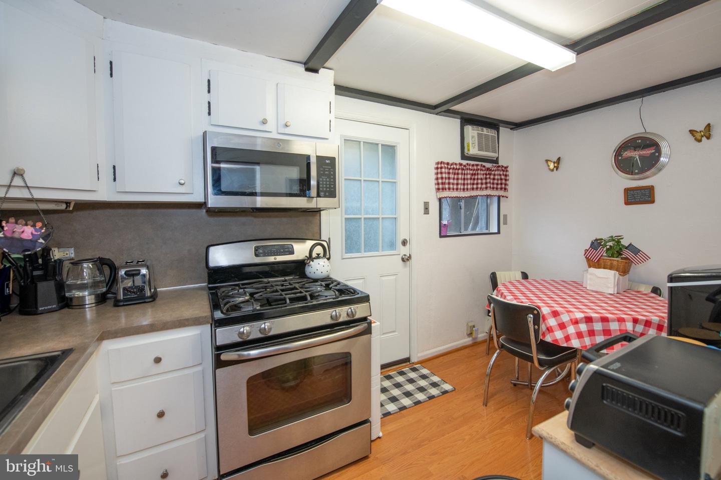 1715 S Iseminger St Property Photo 10