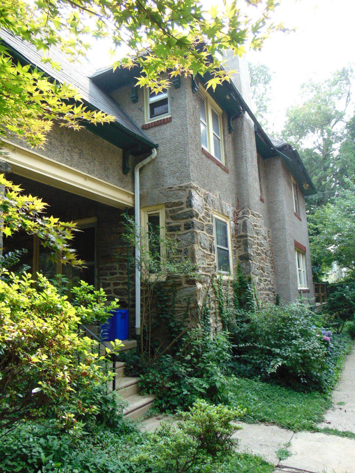 604 EAST ALLENS LN Property Photo 1