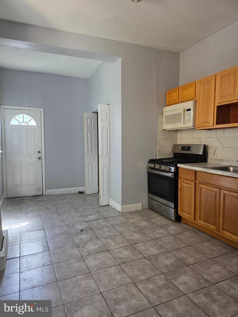 3709 N 16th St Property Photo 5