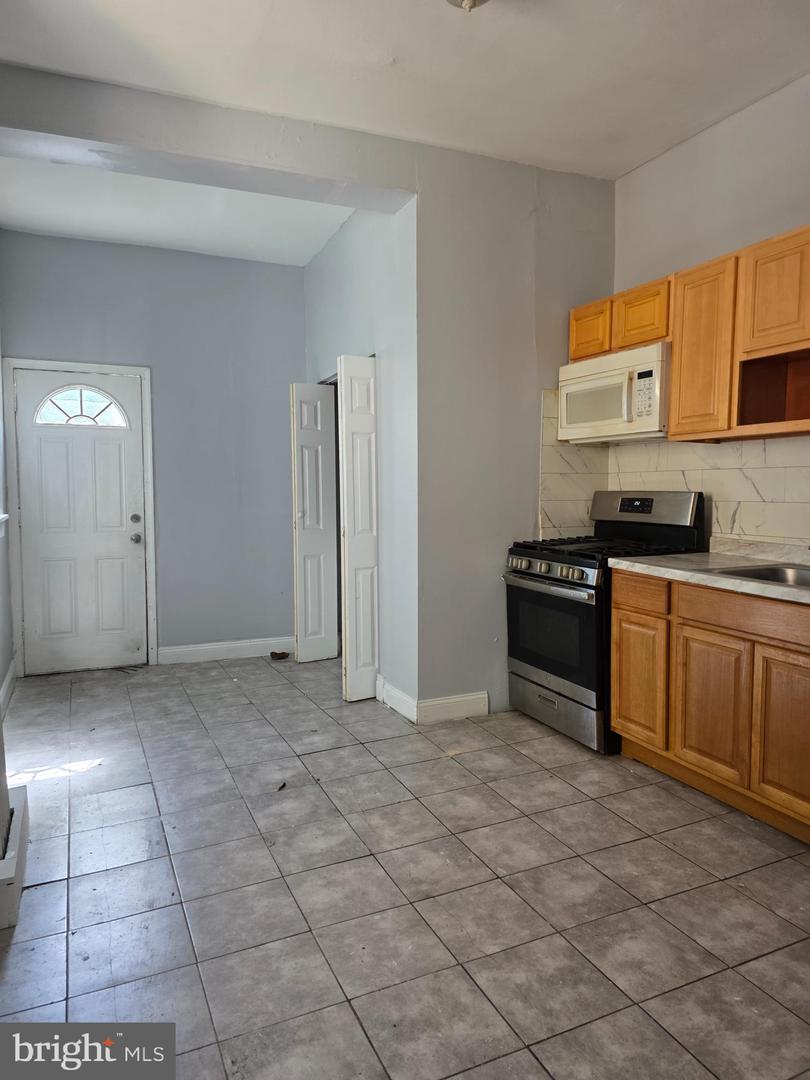 3709 N 16th St Property Photo 6