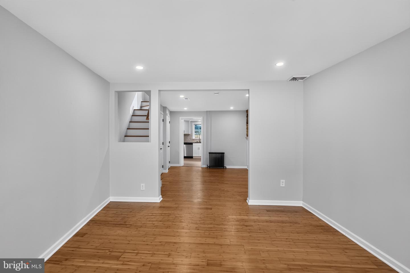 4469 Silverwood St Property Photo 3