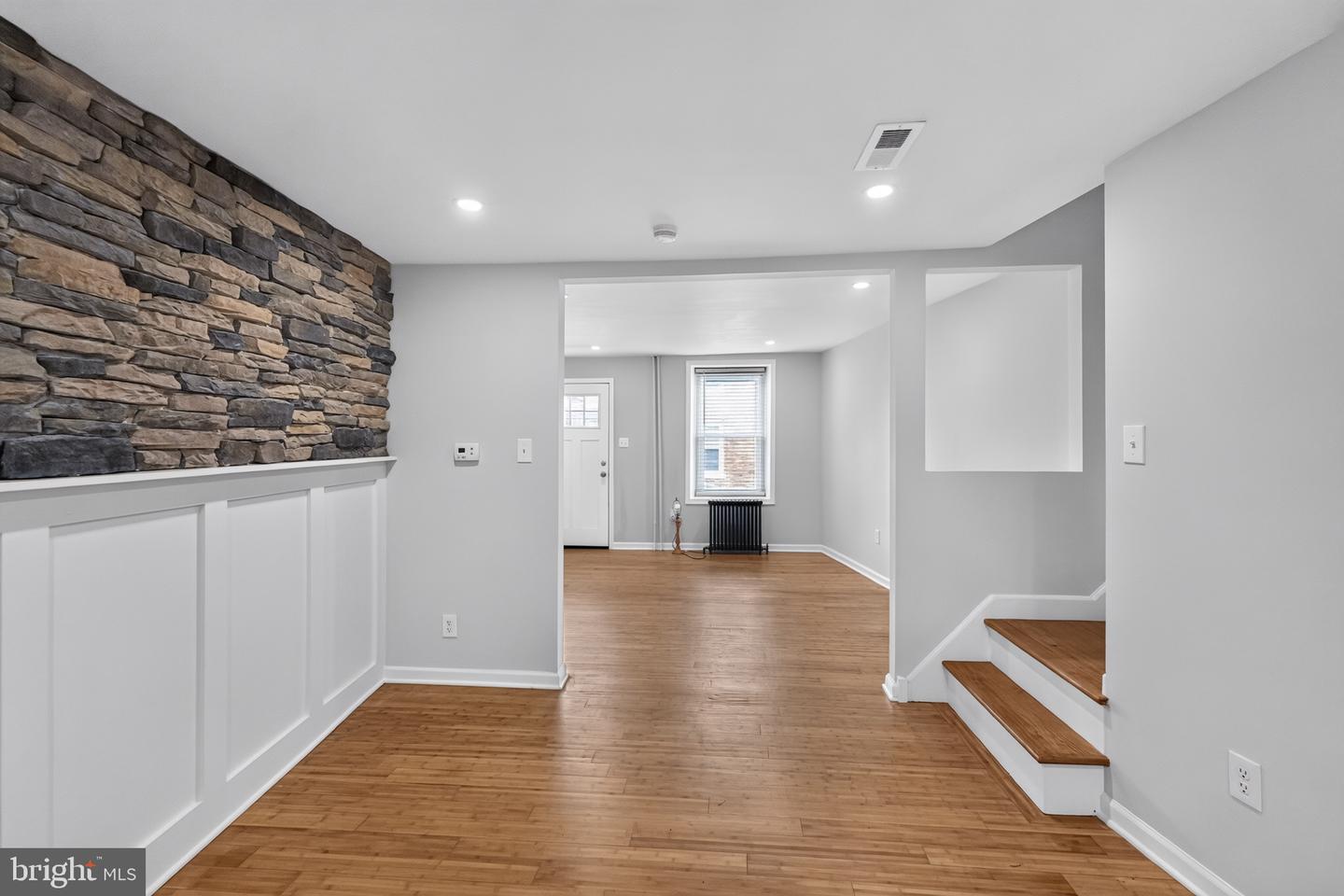 4469 Silverwood St Property Photo 4
